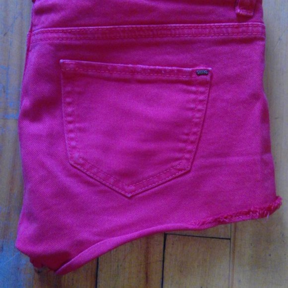 Red tiny jeans shorts 25 - Picture 3 of 4